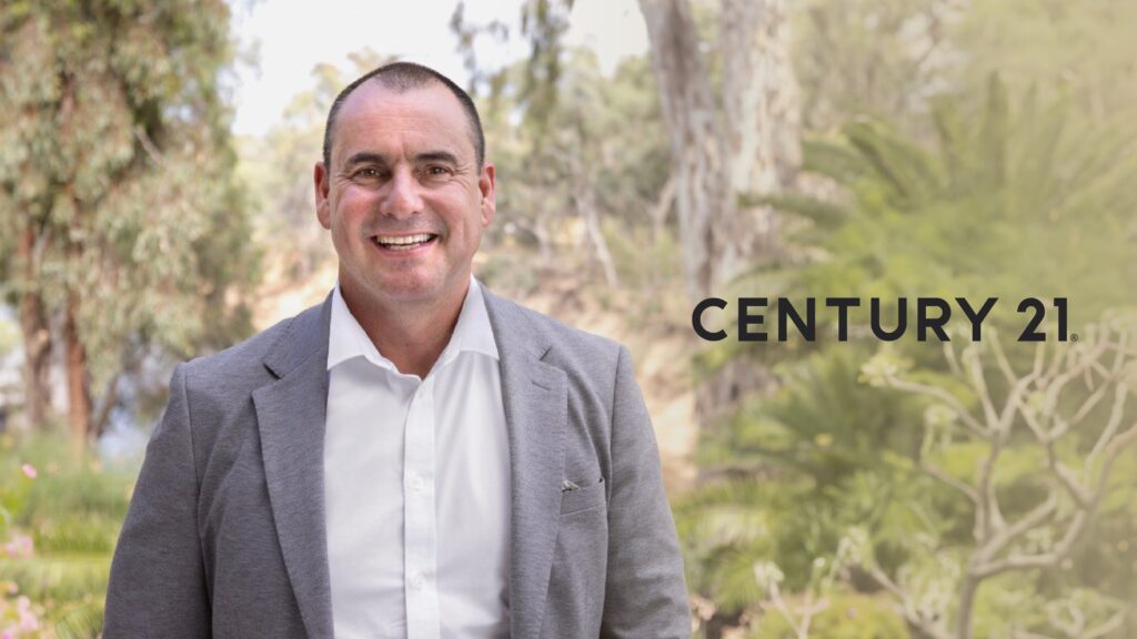 A photograph of Andrew Lochhead, Director of Century 21 Rich River Real Estate in Echuca with the Century 21 Real Estate logo.